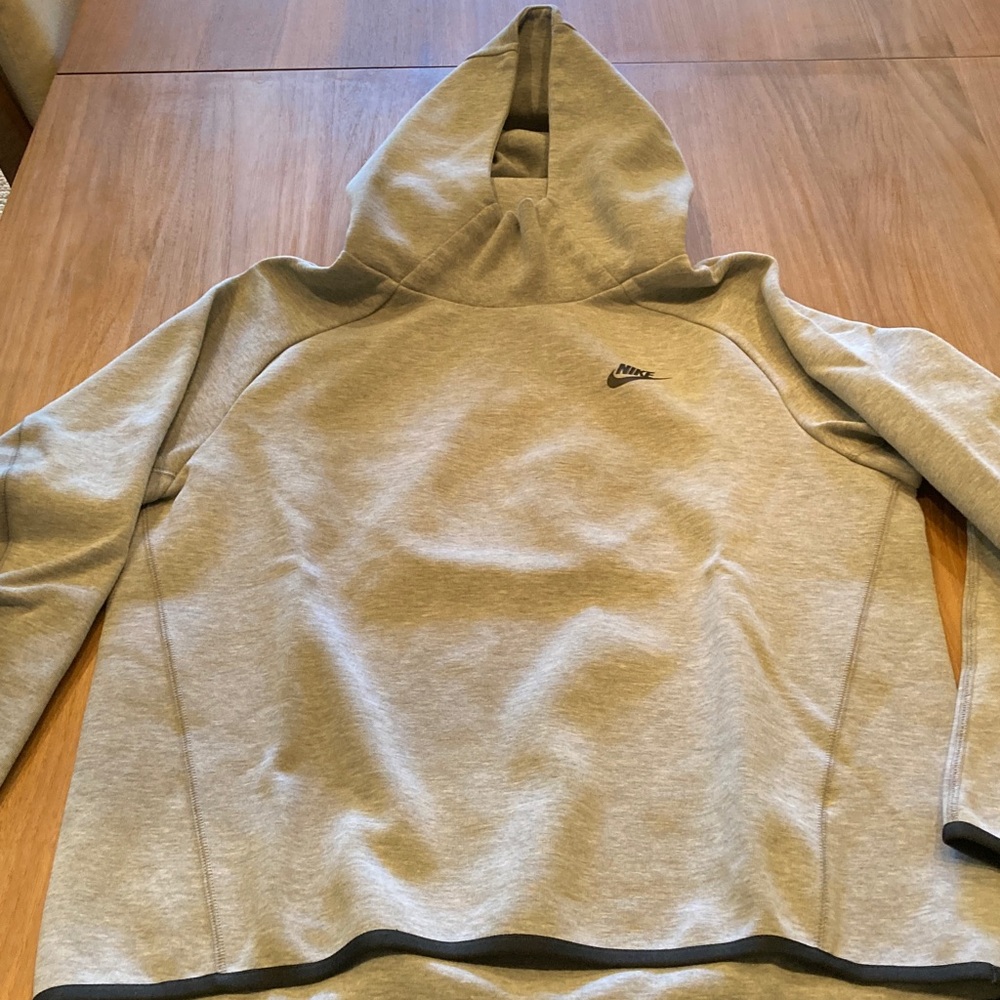 Nike Men's Heather Gray Pullover Hoodie